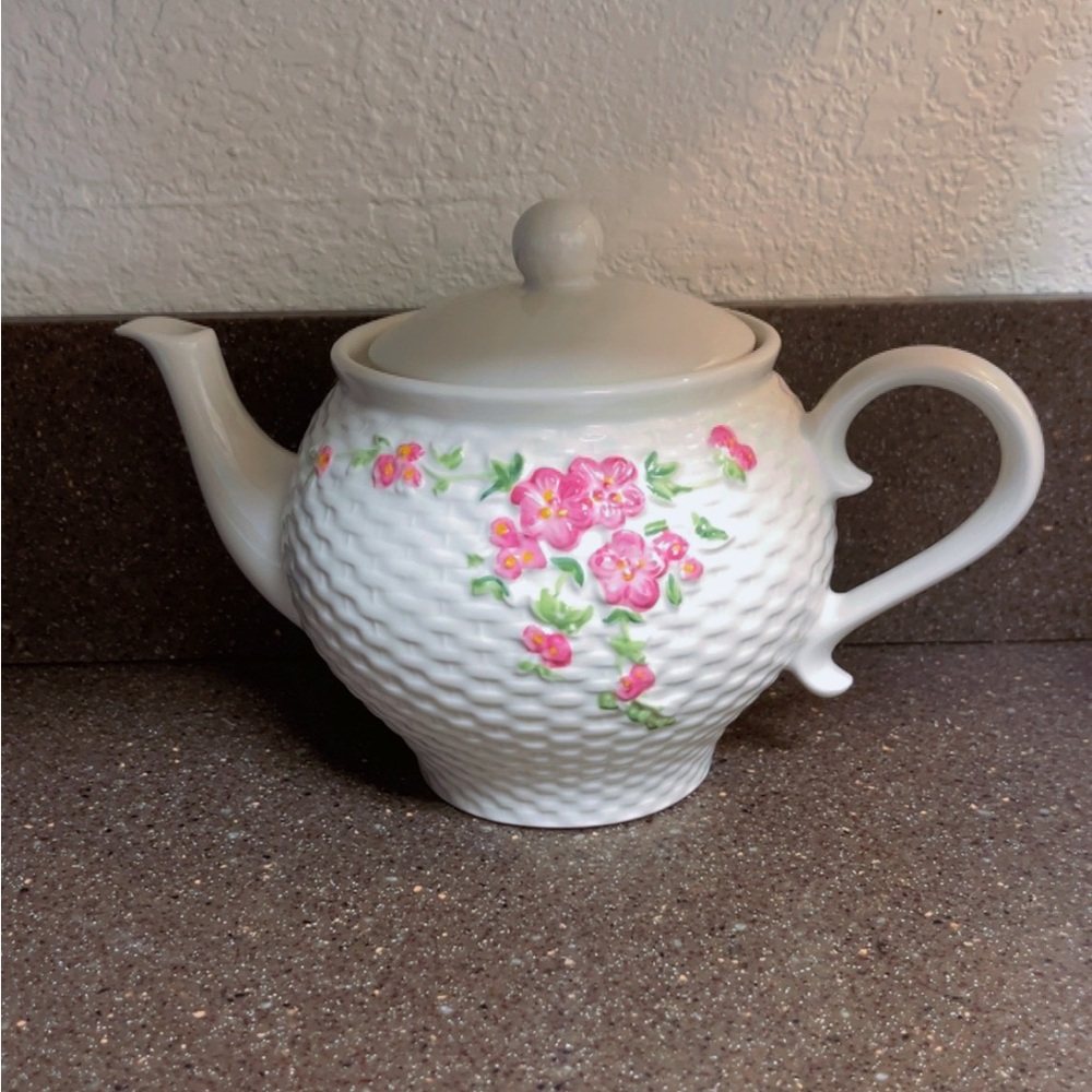 Floral White Cottagecore Teapot💕